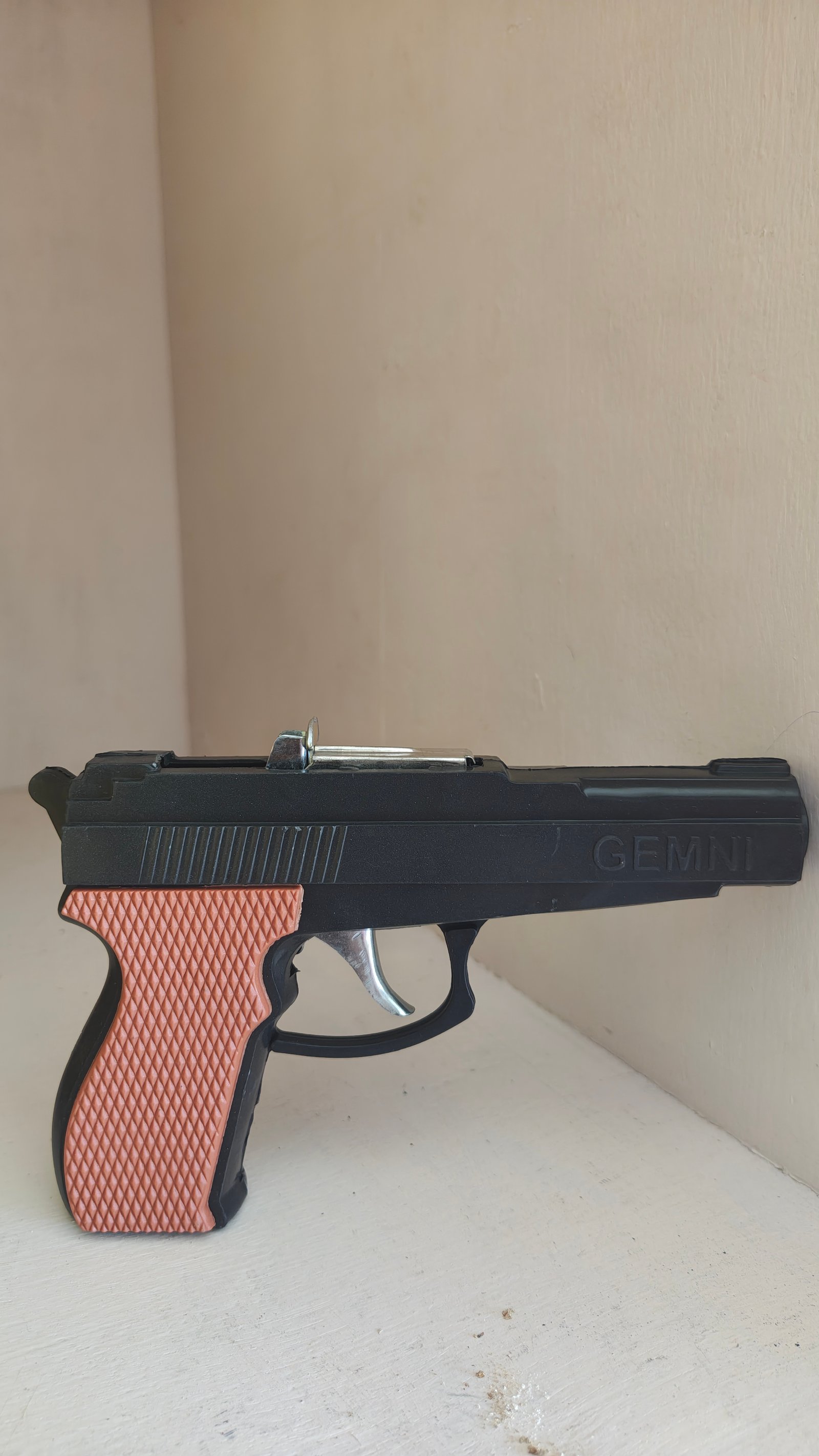 ROLL CAP GUN -(1 PCS)+ ROLL CAP -100 CAPS